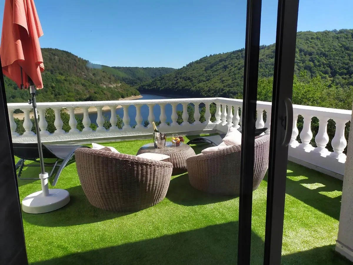 Ma villa au bord de l'eau Miremont  Maison d'hôtes